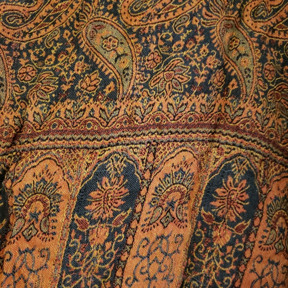 Shawl - Picture 3 of 3